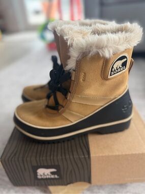 Women’s Sorel Tivoli II Boots in Curry Size 9